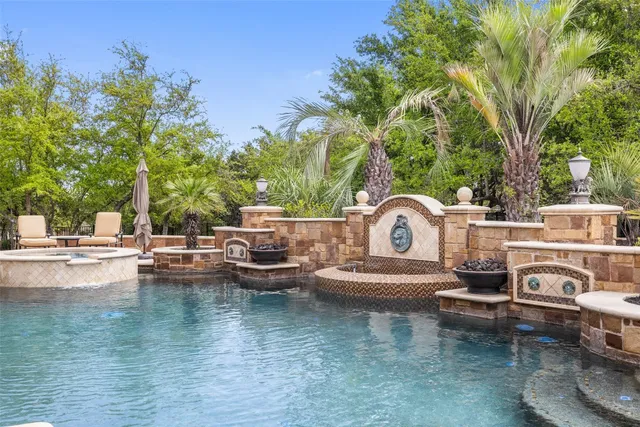 a view of a ocean view with sitting area