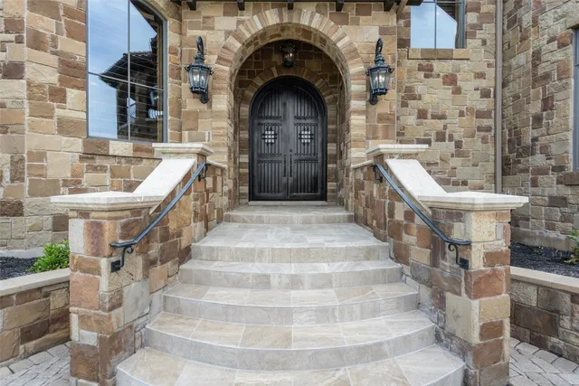 a view of entryway with a front door