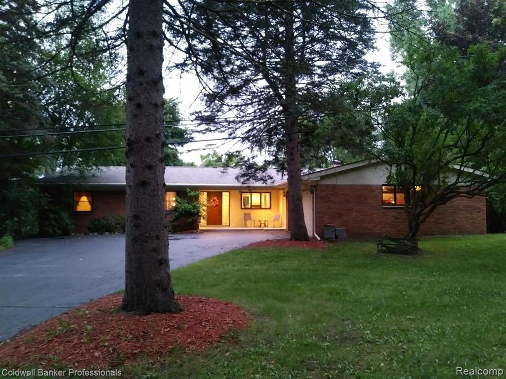 6570 Cranberry Lake Road Clarkston, MI 48348 - Photo 3 of 45