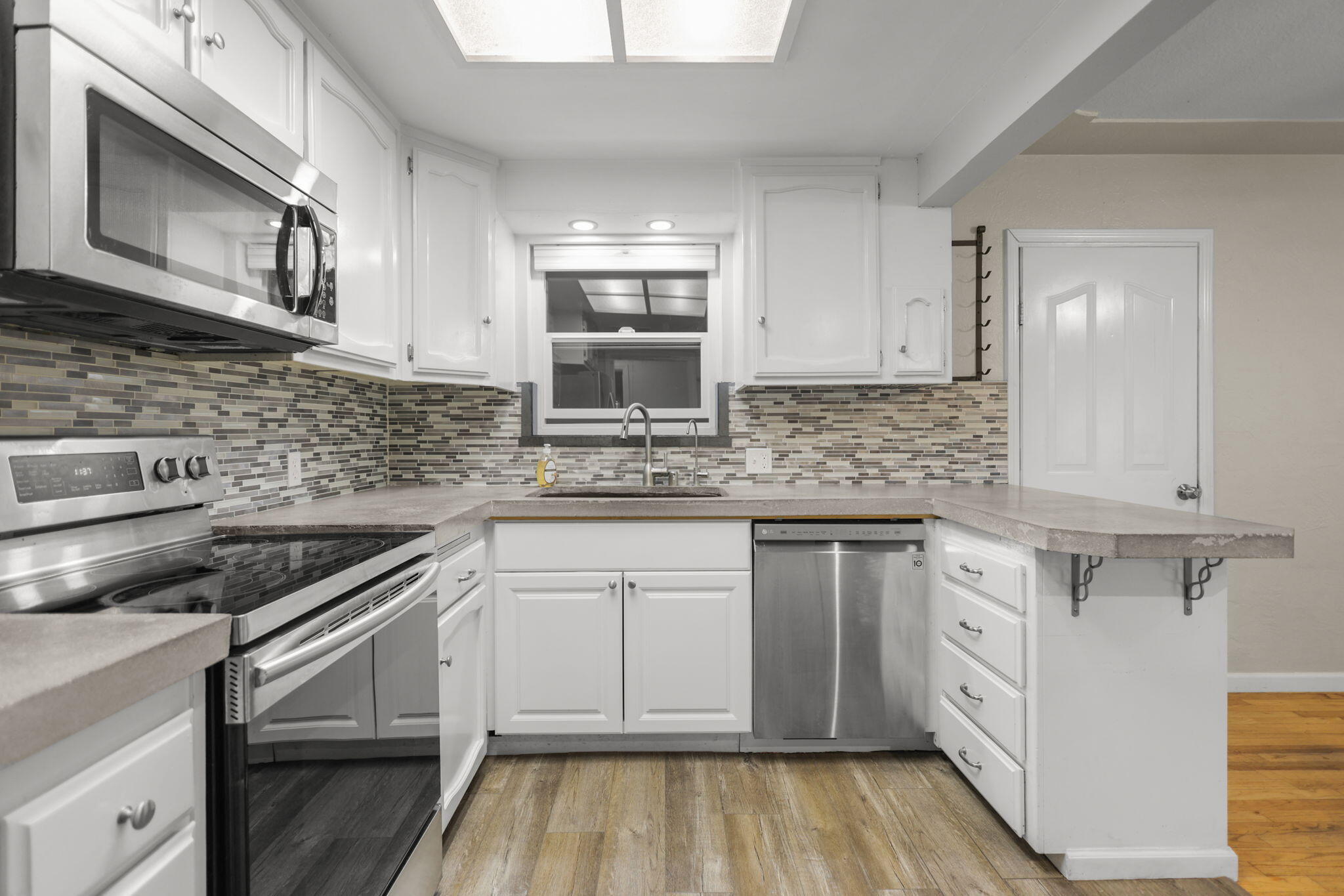 5730 East Bonnyview Road Redding, CA 96001 - Photo 11 of 44 10-web-or-mls-8Q0A2015