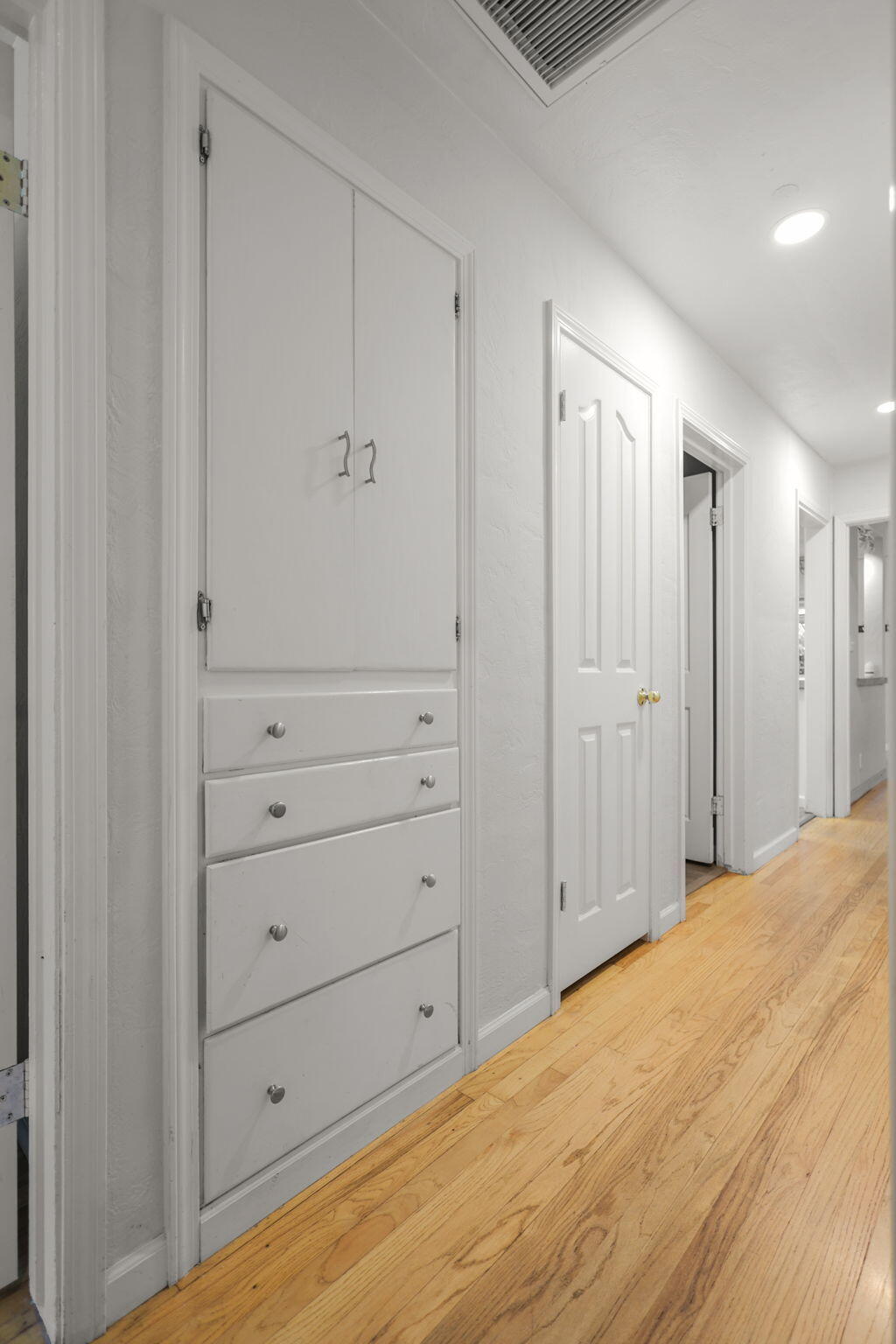 5730 East Bonnyview Road Redding, CA 96001 - Photo 13 of 44 23-web-or-mls-8Q0A2125_1