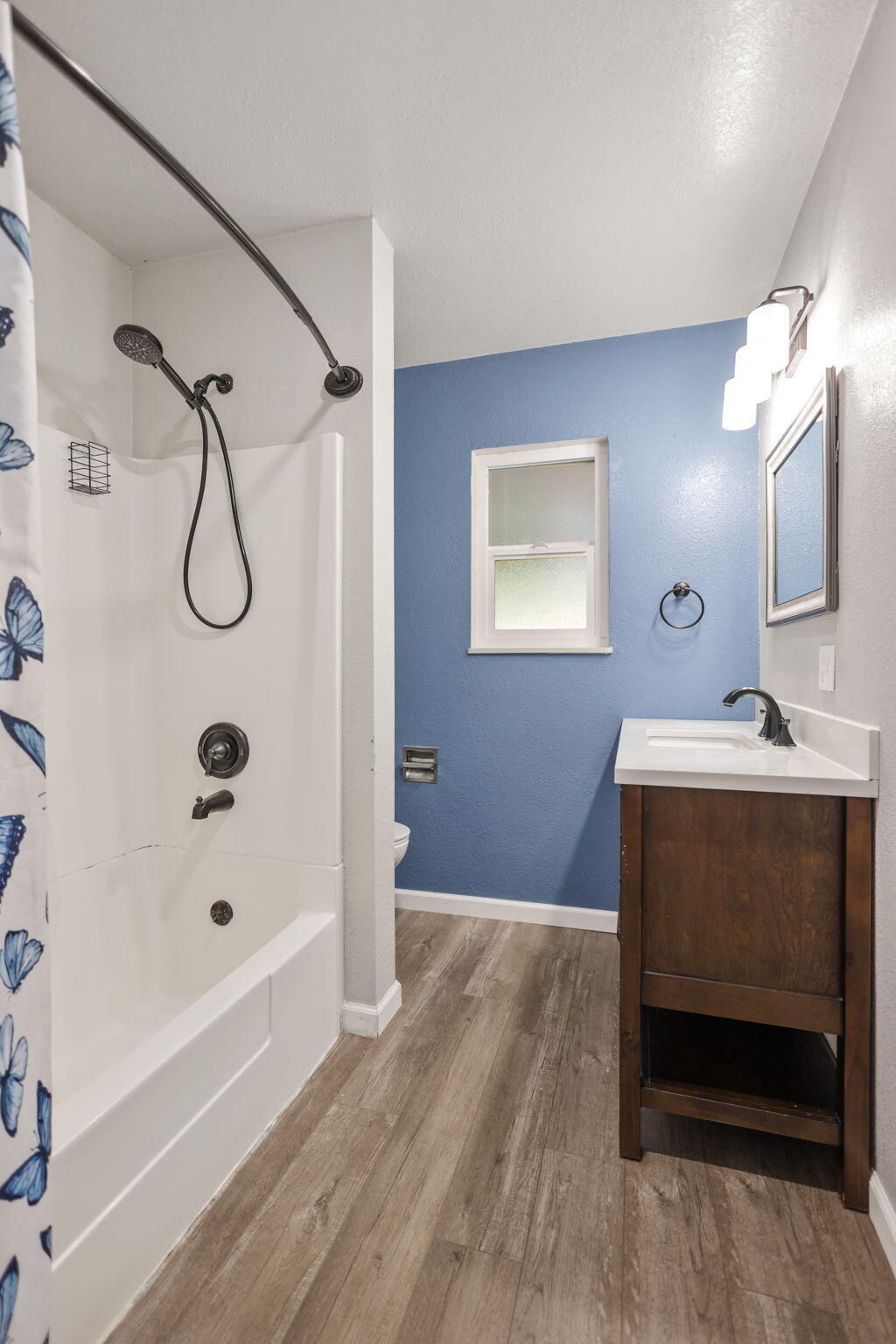 5730 East Bonnyview Road Redding, CA 96001 - Photo 17 of 44 Bathroom 1