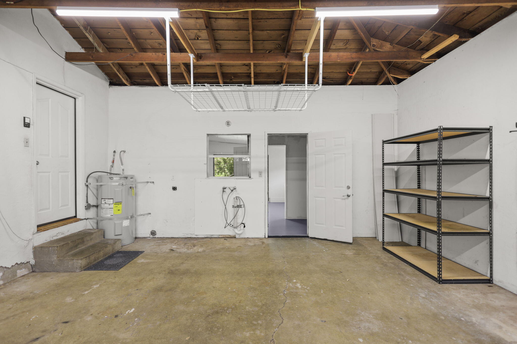 5730 East Bonnyview Road Redding, CA 96001 - Photo 28 of 44 Garage