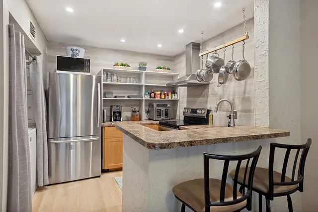 $2,400 | 3536 Gardens Drive East, Unit B, Palm Beach Gardens, FL 33410