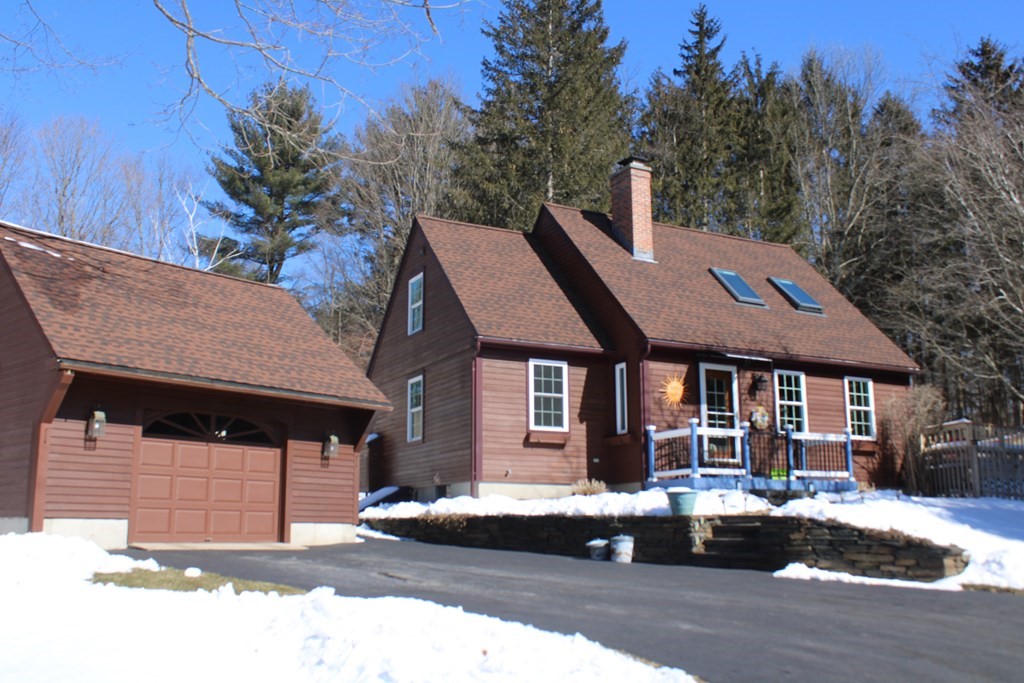 4 North Hillside Road Deerfield, MA 01373 - Photo 1 of 19 Gallery Image 1