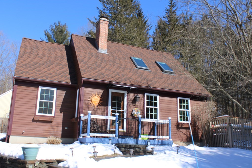 4 North Hillside Road Deerfield, MA 01373 - Photo 2 of 19 Gallery Image 2