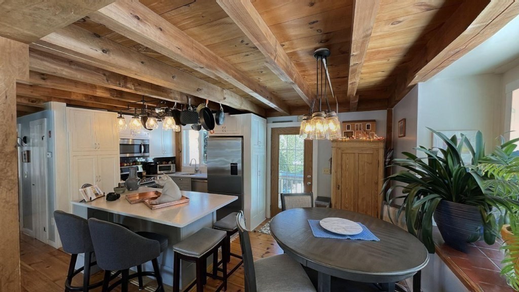 4 North Hillside Road Deerfield, MA 01373 - Photo 9 of 19 Gallery Image 9