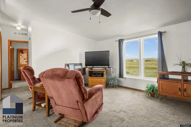 $446,000 | 12761 East US Highway 20-26, Evansville, WY 82636