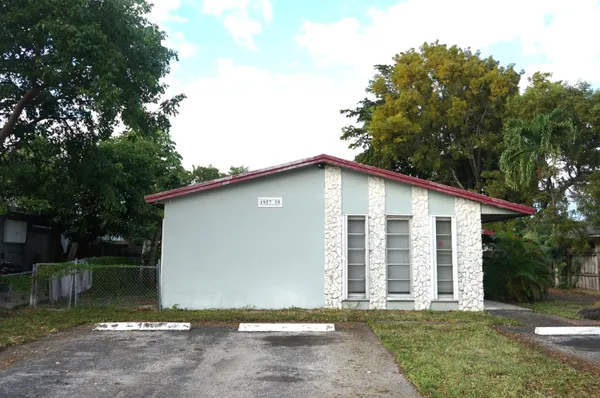$2,200 | 1957 Liberty Street, Unit 1, Hollywood, FL 33020