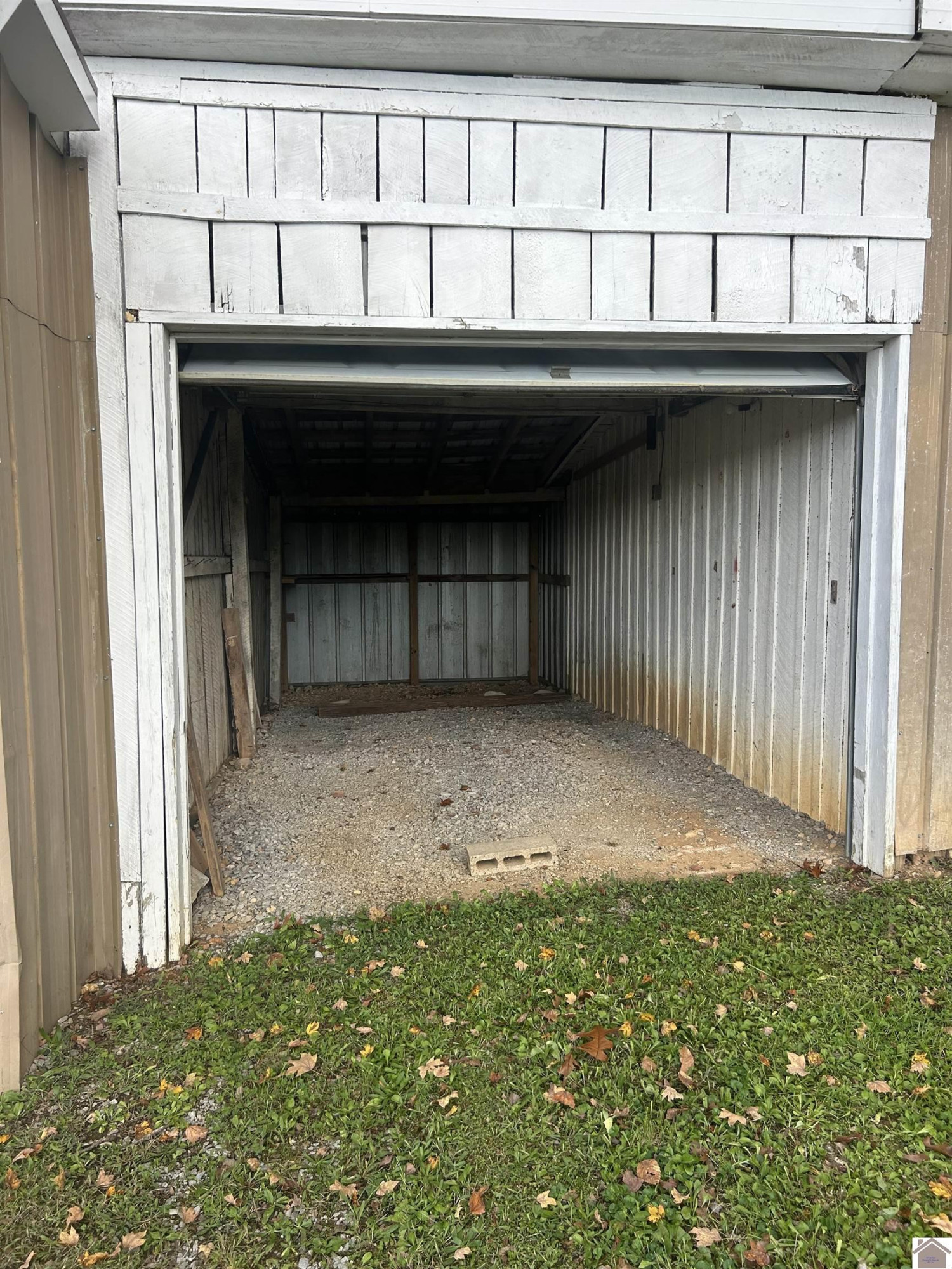 95 Pleasure Ridge Road Cadiz, KY 42211 - Photo 12 of 13 garage