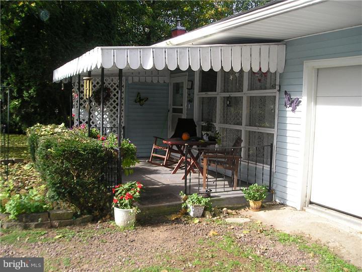271 Old Furnace Road Riegelsville, PA 18077 - Photo 4 of 13 Patio