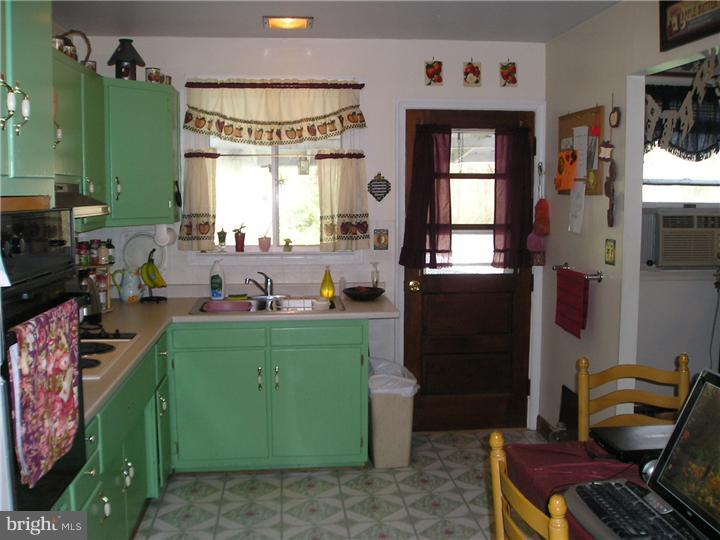 271 Old Furnace Road Riegelsville, PA 18077 - Photo 10 of 13 Kitchen
