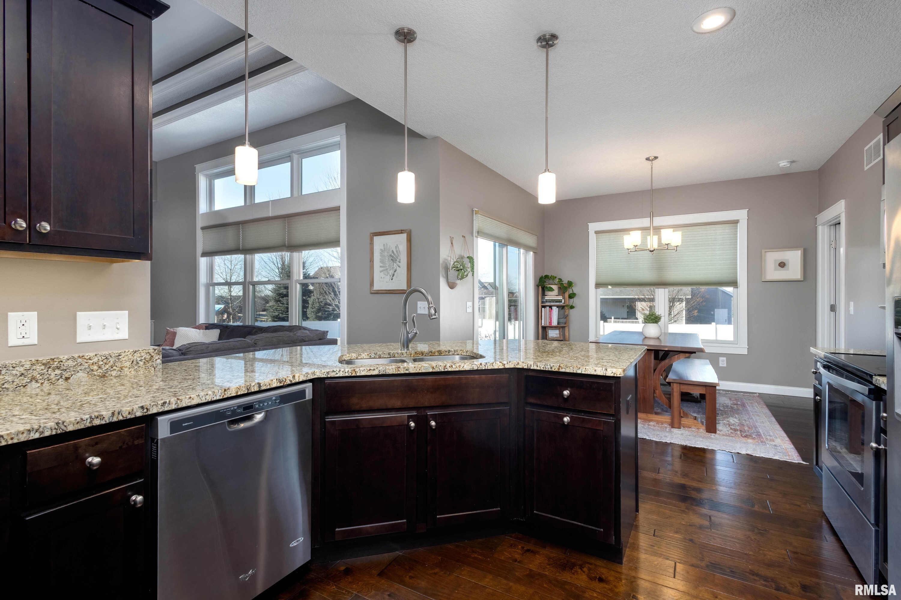 5856 Emily Road Bettendorf, IA 52722 - Photo 11 of 31 Gallery Image 11