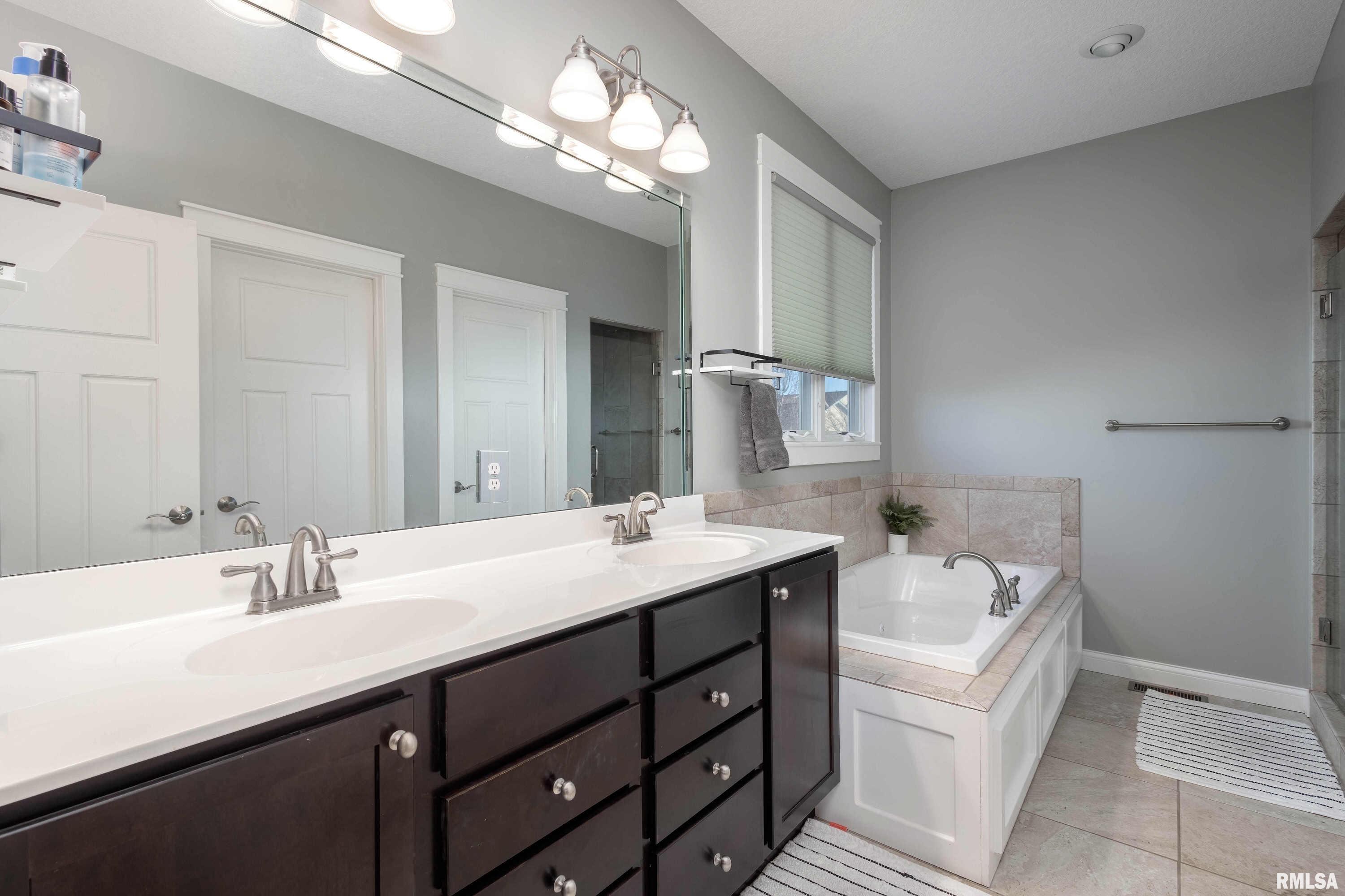 5856 Emily Road Bettendorf, IA 52722 - Photo 15 of 31 Gallery Image 15