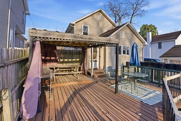 $300,000 | 10 South Grant Street, North Aurora, IL 60542