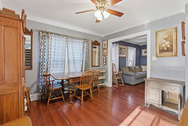 $300,000 | 10 South Grant Street, North Aurora, IL 60542