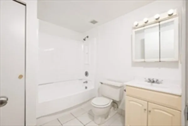 $2,900 | 15 North Beacon Street, Unit 604, Boston, MA 02134