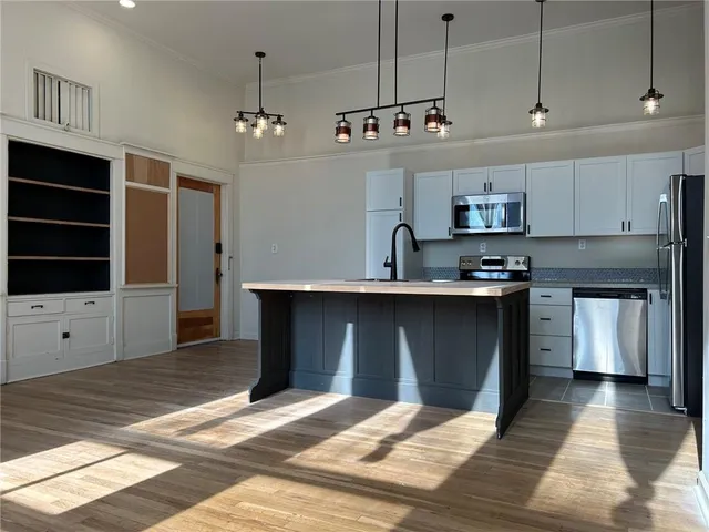 $1,850,000 | 1201 Main Street, Parkville, MO 64152