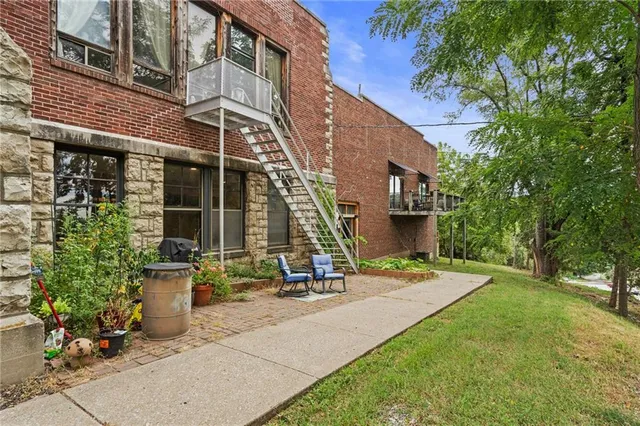 $1,850,000 | 1201 Main Street, Parkville, MO 64152