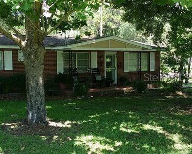 6095 Lockhart Road Brooksville, FL 34602 - Photo 1 of 1 a front view of a house with garden