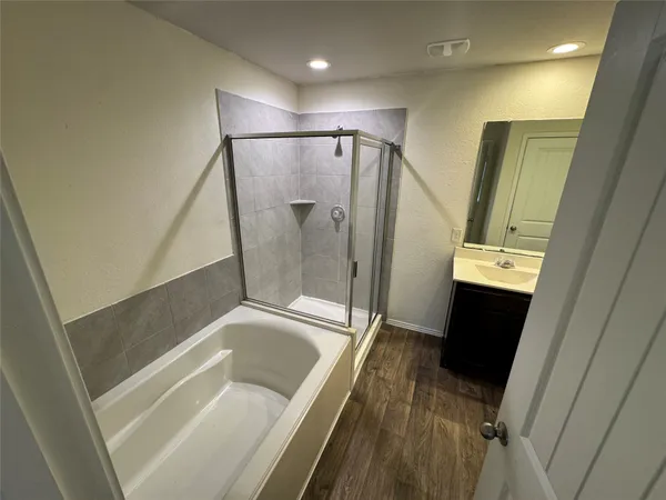 $2,100 | 8522 Aster Gln Way, Rosharon, TX 77583