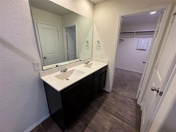 $2,100 | 8522 Aster Gln Way, Rosharon, TX 77583