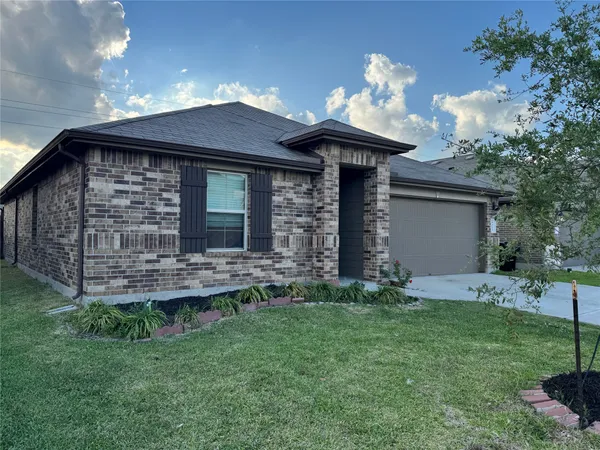 $2,100 | 8522 Aster Gln Way, Rosharon, TX 77583