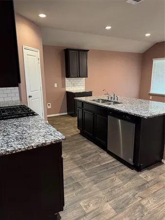 $2,100 | 8522 Aster Gln Way, Rosharon, TX 77583