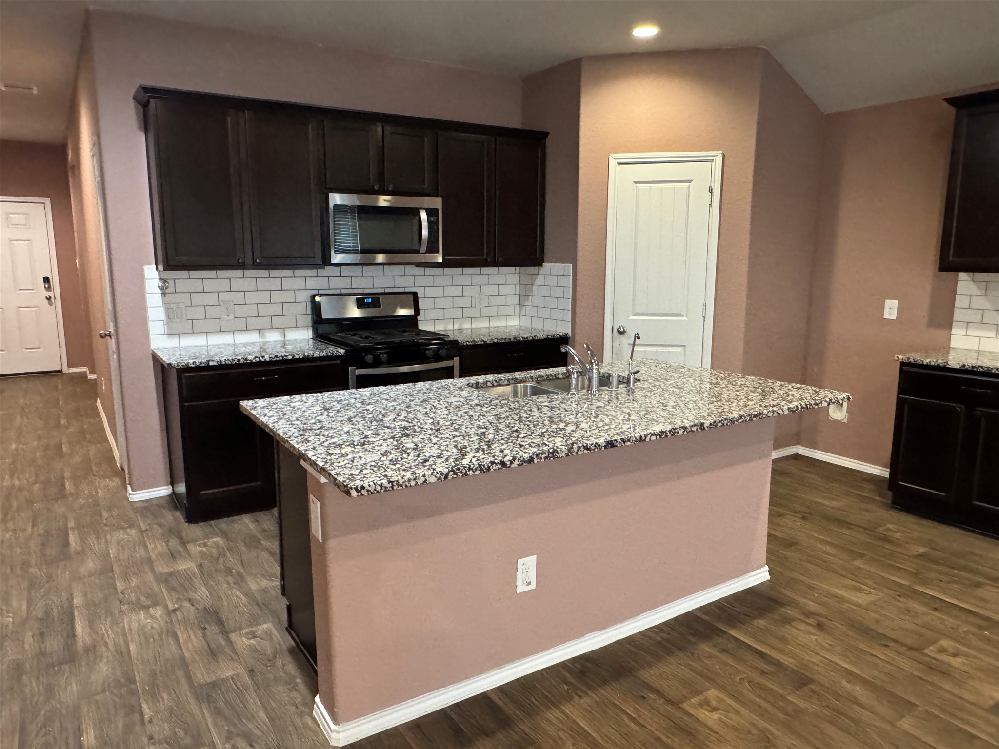 8522 Aster Gln Way Rosharon, TX 77583 - Photo 9 of 20