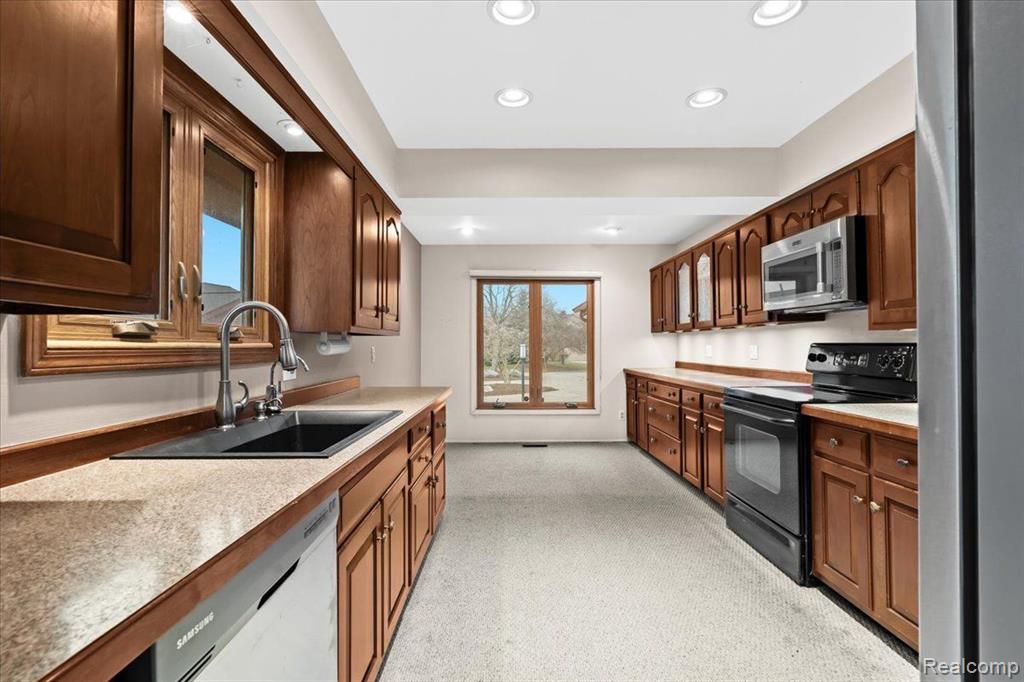 920 Green View Court Rochester Hills, MI 48307 - Photo 20 of 33