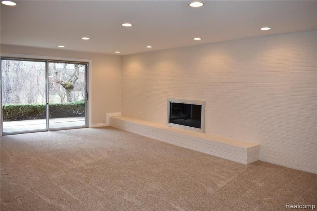 31035 Carriage Hill Road Farmington Hills, MI 48331 - Photo 14 of 32