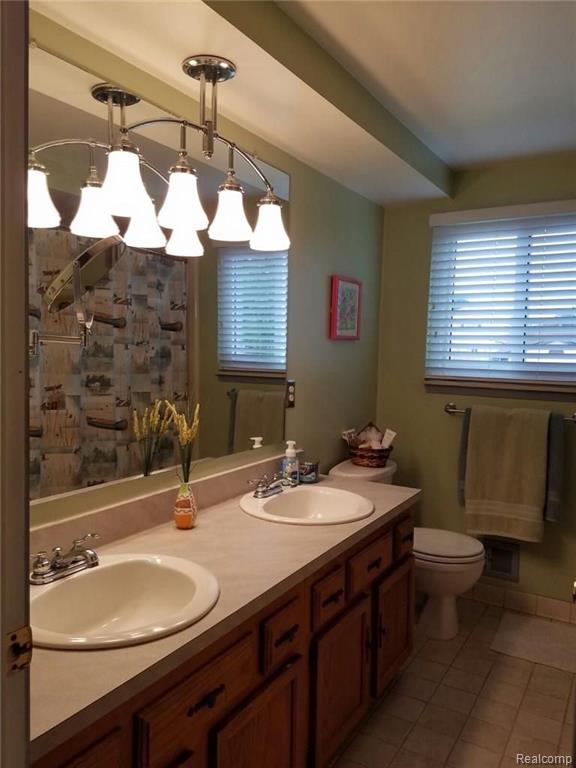 2833 Sandhurst Rochester Hills, MI 48307 - Photo 50 of 61