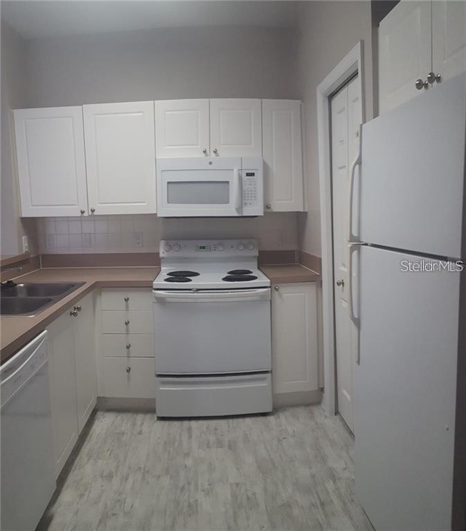 5152 Northridge Road, Unit 204 Sarasota, FL 34238 - Photo 2 of 20