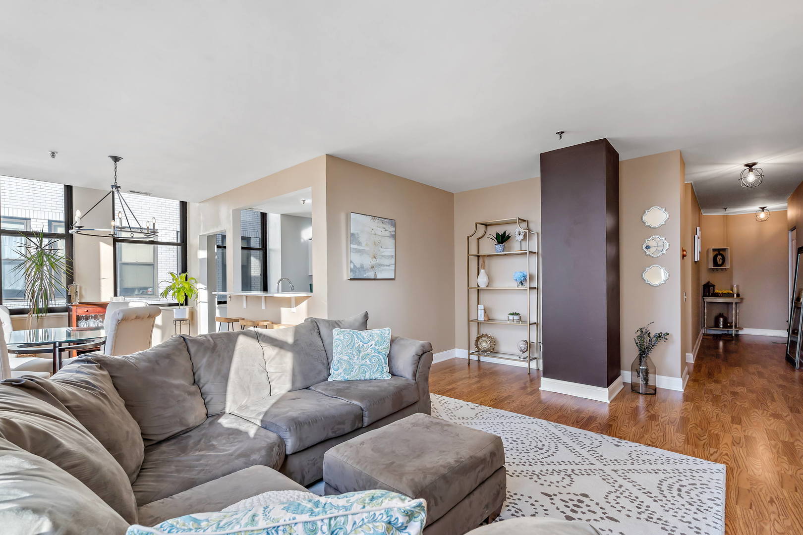 780 South Federal Street, Unit 804 Chicago, IL 60605 - Photo 11 of 15 a living room with furniture and wooden floor