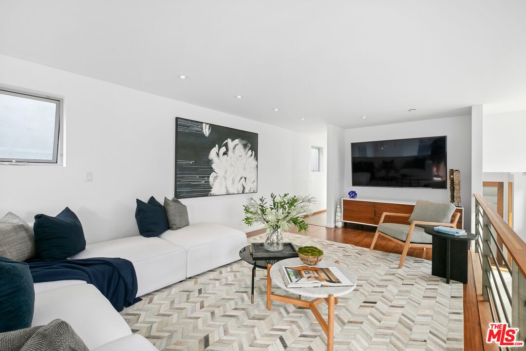 216 Grand Boulevard Venice, CA 90291 - Photo 12 of 30 a living room with furniture and a flat screen tv