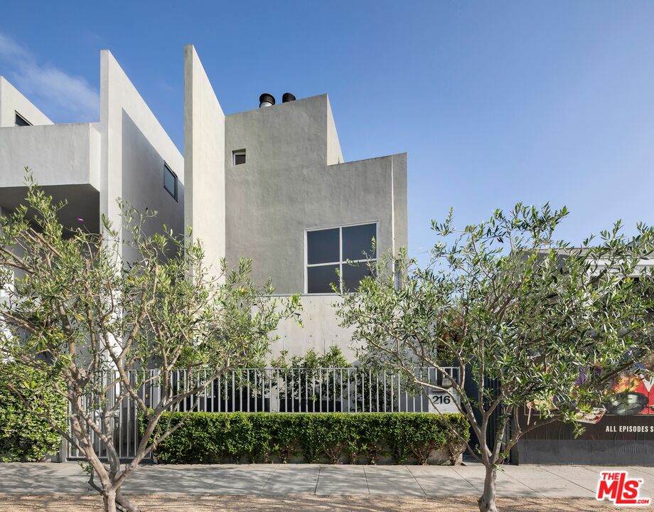 216 Grand Boulevard Venice, CA 90291 - Photo 2 of 30 a front view of a house with a garden