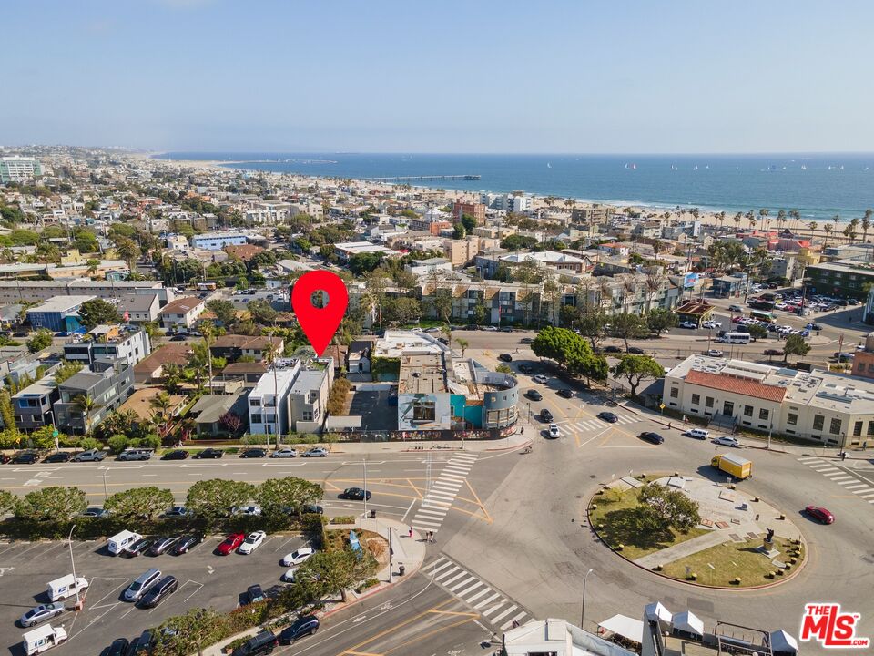 216 Grand Boulevard Venice, CA 90291 - Photo 28 of 30 a view of a city