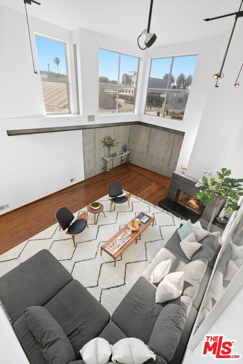 216 Grand Boulevard Venice, CA 90291 - Photo 6 of 30 a living room with furniture and wooden floor