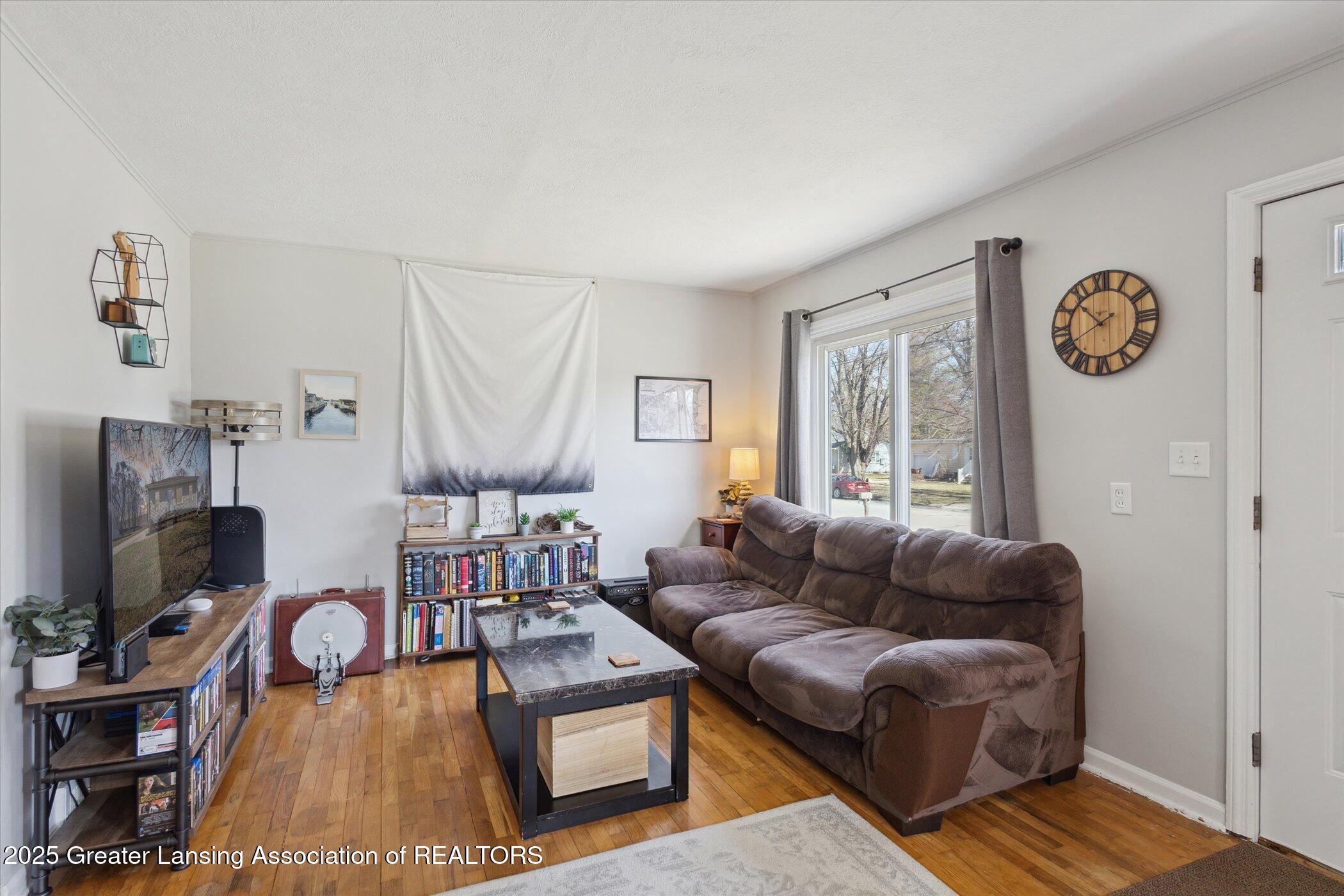 1007 Maycroft Road Lansing, MI 48917 - Photo 6 of 24 07-1007-Maycroft-Rd-Lansing-MI-48917-Win
