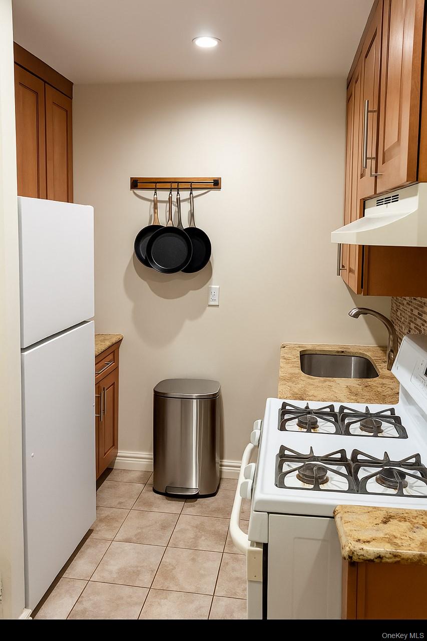 2295 Palmer Avenue, Unit 1N New Rochelle, NY 10801 - Photo 4 of 16 a kitchen with a stove and a refrigerator