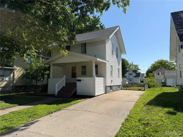 $79,500 | 1007 Sumner Street, Carlinville, IL 62626