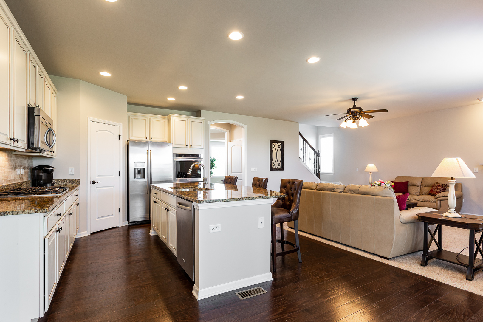 4336 Little Leaf Road Naperville, IL 60564 - Photo 4 of 33