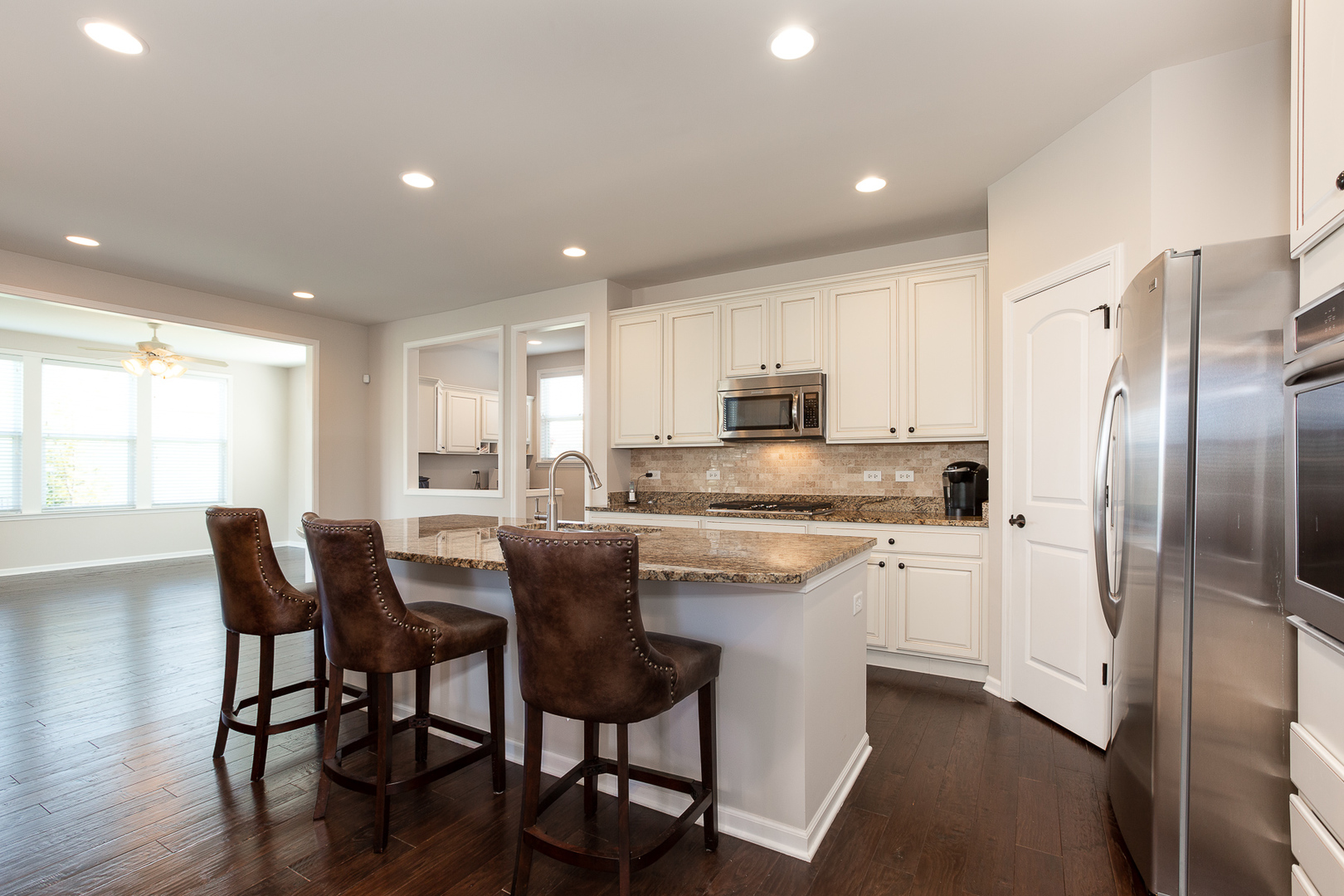 4336 Little Leaf Road Naperville, IL 60564 - Photo 5 of 33