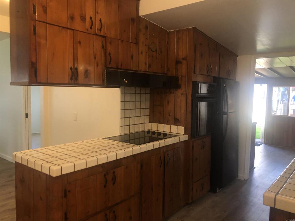 3535 Helix Street Spring Valley, CA 91977 - Photo 5 of 19 Kitchen