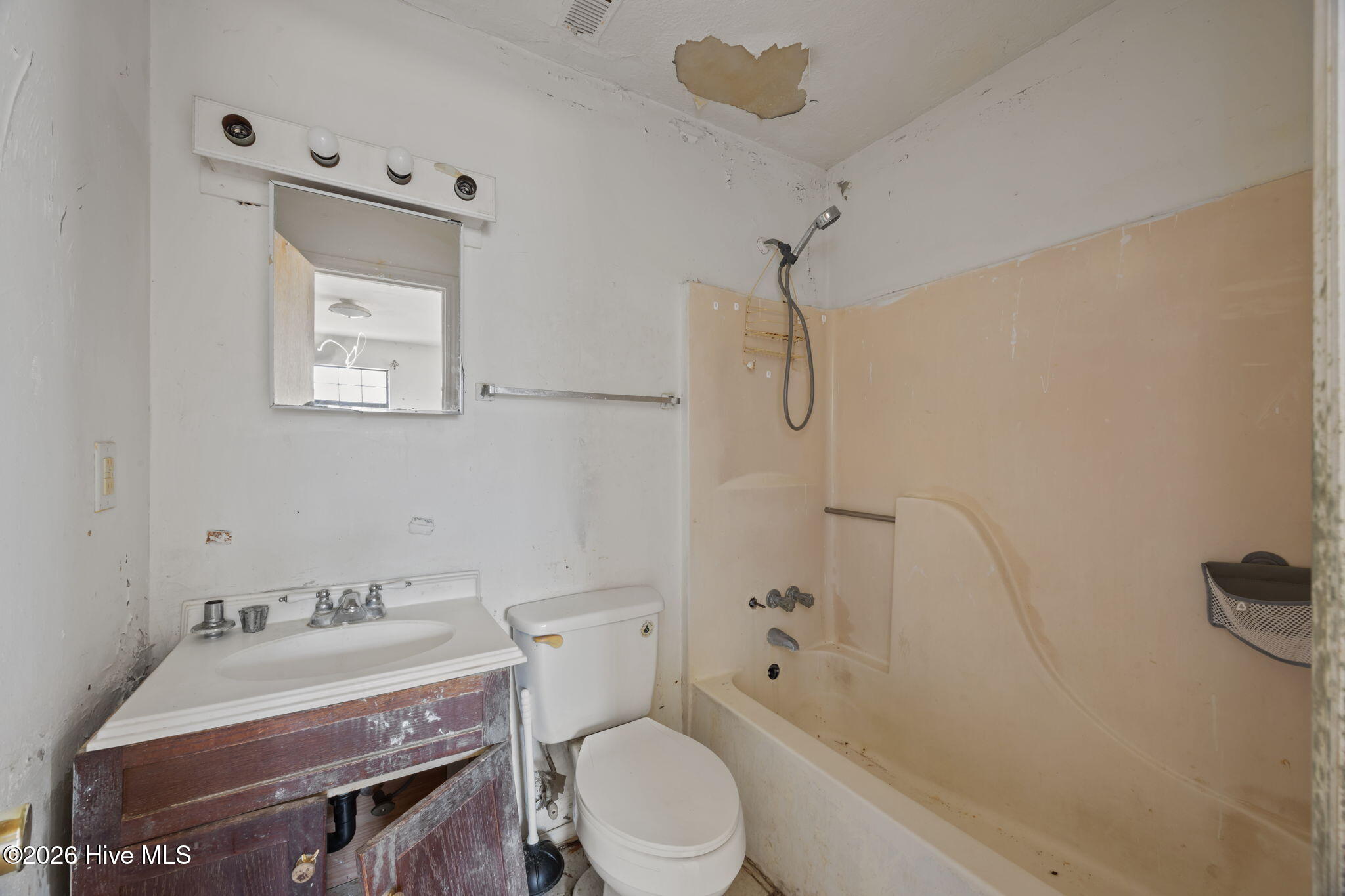 270 Smith Creek Road Vandemere, NC 28587 - Photo 27 of 39 Master Bathroom