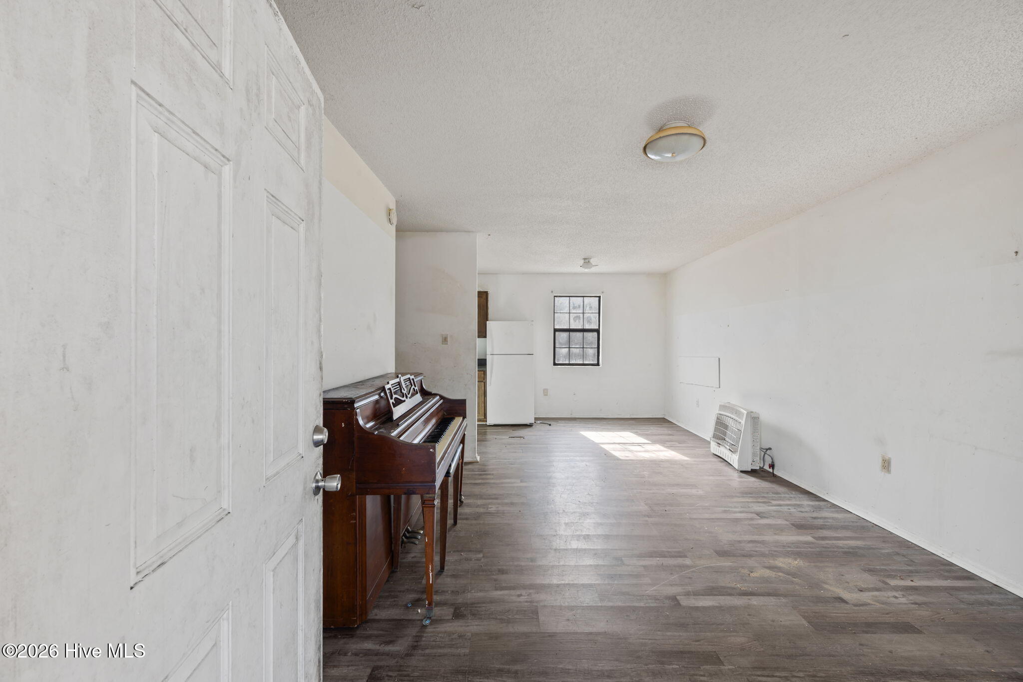270 Smith Creek Road Vandemere, NC 28587 - Photo 8 of 39 Living Room