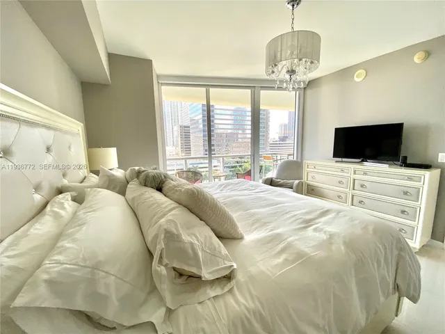 $960,000 | 495 Brickell Avenue, Unit 1205, Miami, FL 33131