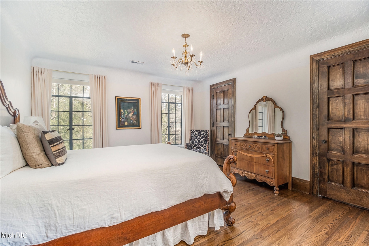 1405 Long Road Kalamazoo, MI 49008 - Photo 20 of 49