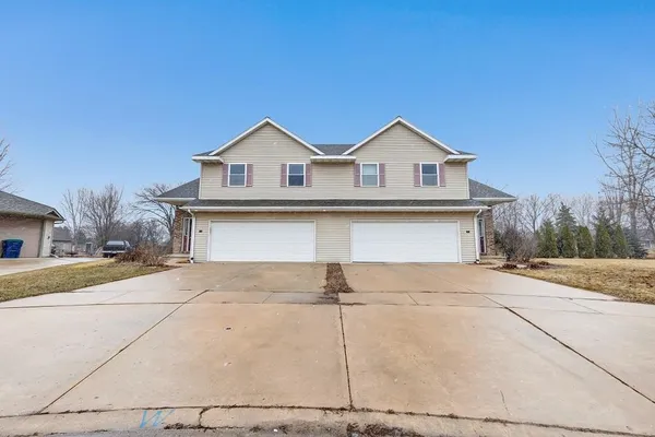 $379,900 | 715 Edge Point Court, De Pere, WI 54115