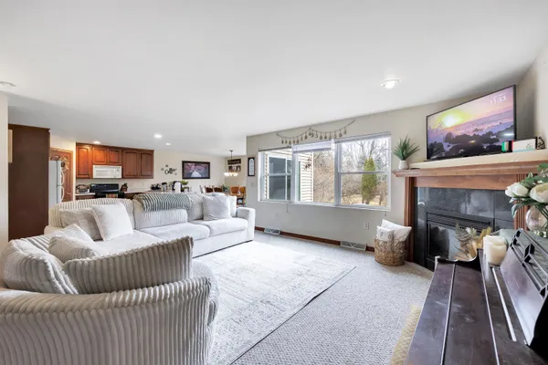 $379,900 | 715 Edge Point Court, De Pere, WI 54115